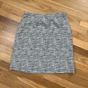 Women’s boucle skirt